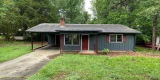 Freshly painted 2 bedroom 1 bath house- Pet Friendly! Gallery 1