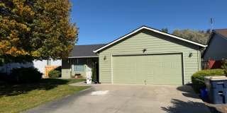 3 Bedroom / 2 Bathroom Single Level Home in Redmond 3 Bedroom / 2 Bathroom Single Level Home in Redmond Gallery 1