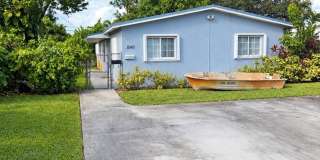 1041 SW 32ND Court Gallery 1