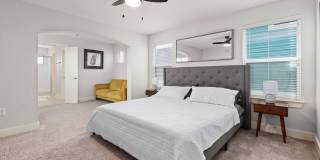 Modern condo, great location, fully Furnished! Gallery 9