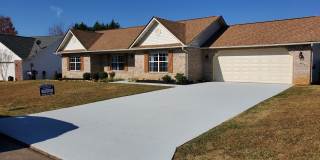 Maryville 37804 - 3 bedroom, 2 bedroom home - Call Karen Robertson (865) 454-7626 Gallery 1