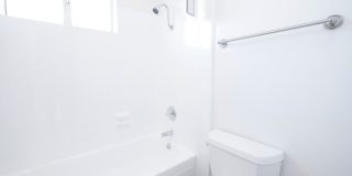 15925 Victory Blvd. Gallery 13
