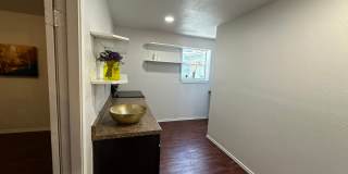 2-BEDROOM *ALL UTILITIES INCLUDED* Gallery 9