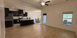 MOVE IN SPECIAL: $1000 OFF 1ST MONTH'S RENT!** Gallery 10