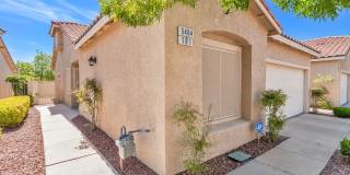 Charming Single-Story Townhome with Vaulted Ceilings in a Gated Northwest Community! Gallery 4