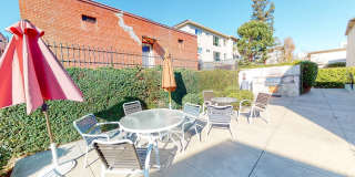 Oak Knoll Gallery 19
