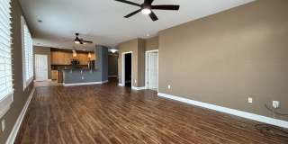 Beautiful 2nd Floor City Center Corner Condo. Gallery 1