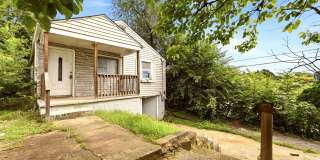 Knoxville 37917 - 3 bedroom, 1 bath home with 1-car garage - Contact Lisa Vineyard (865) 216-9334 Gallery 1