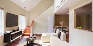 Beautiful Three Bedroom in Washington Square West Gallery 6