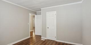 1932 Beech Street Gallery 16