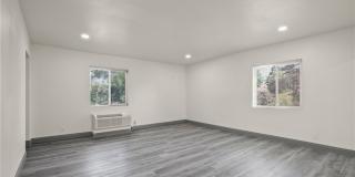 14335 Hamlin Street Gallery 32