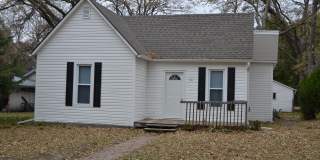 Remodeled 2 bedroom with Garage & small fenced in area - in Clay Center Gallery 1