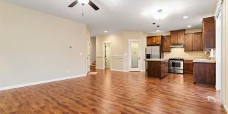 Excellent Condition Three Bedroom + Office, Fenced Backyard, Central AC Gallery 6