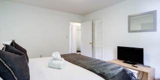 9724 ADMIRALTY Drive Gallery 19
