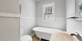 Newly Renovated Duplex Gallery 16