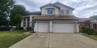 5 Bedroom Home Behind the Gate of Wisteria Place Gallery 1