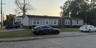 Spacious 4BR House in White Castle Gallery 1