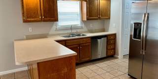 4 Bed, 2 Bath with Fenced Yard, Two-Car Garage, and Jetted Tub Gallery 8
