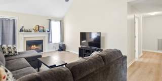 Pet Friendly Three Bedroom with Bonus! Gallery 3