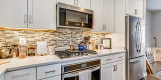 GREAT LOCATION!! Stunning 3BD/3.5BA luxury 4-level townhouse! Gallery 5