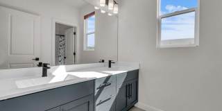 4 Bed, 3 car garage, private pool for rent! Gallery 24