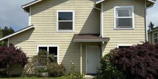 4 Bedroom, 2.5 Bathroom Home in Arcata Gallery 1