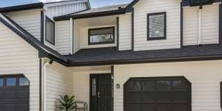 Fully Renovated 2 Bedroom and 2.5 Bath Townhome Located Indian Creek Park Estates Neighborhood! Gallery 3