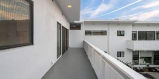 Live in one of the best locations in Los Angeles - Hollywood Hills Gallery 12