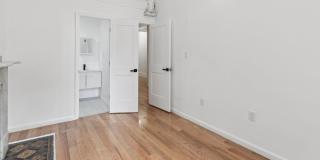 1225 SPRUCE Street Gallery 13