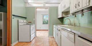 3 BR/ 2 BA Mid Century Modern Home/Fenced Yard/Lawn Care Included Gallery 11