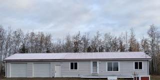 Cozy 3-Bedroom, 2-Bathroom Mountain View Rental with Heated 2 Car Garage Available Now! Gallery 1