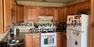 Cute 3 Bedroom Home with beautiful Kitchen Gallery 5
