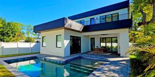 Bold Contemporary Sarasota Luxury Home. 4 Beds/ 4 Baths. Private Pool and Summer Grill. Gallery 71