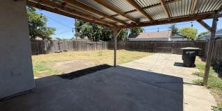 Large Living Area, rear yard has RV Access! Gallery 21