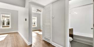 1110 West Glenlake Ave. Gallery 8