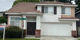 Stunning 3 Bed 3 Bath Duplex in Placentia with Open Floor Plan and Vaulted Ceilings. Gallery 23