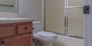 Updated Interior ! Spacious 2 Bedroom 2.5 Bath Town home close to Intel and Nike Gallery 20