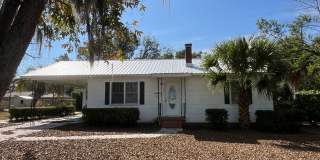 Charming Vintage Home on 3 City Lots near football stadium Live Oak, FL Gallery 1
