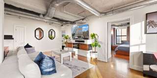 Fully Furnished Designer Loft with Parking & Monument Views! Gallery 8