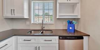 SLOAN'S LAKE: 2-BEDROOM UNIT WITH HIGH-END FINISHES Gallery 12