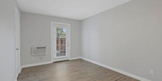 Oak Street Flats Gallery 27