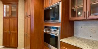 Elegant 2 Bedroom/2.5 Bathroom Apartment with Den, 2 Parking Spaces, and Storage Unit in Canton, Baltimore, MD! Gallery 9