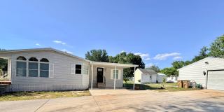Large and Spacious Home with Multiple Out-buildings! Gallery 1
