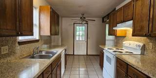 (3) Bed/(2) Bath in West Norman Avail NOW! Gallery 5