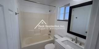 Great 4 Bd/2.5Ba Duplex with 1 Car Garage! Gallery 20