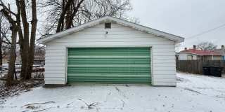 HOUSE...LARGE 3 Bedroom 2 Bath Gallery 17