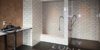 Luna Upper Westside Gallery 42