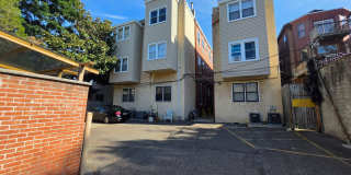 1828-00 GREEN Street Gallery 13