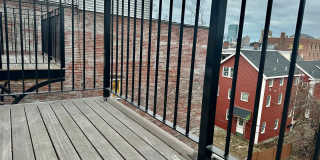 Luxurious 5-bed/4 bath Fort Hill apartment near Near BU and Northeastern - great location! Gallery 16