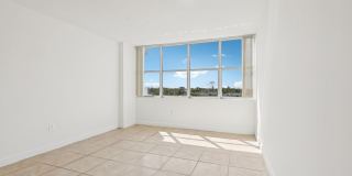 Grand Island Square - 3 Miles to Aventura Mall Gallery 73
